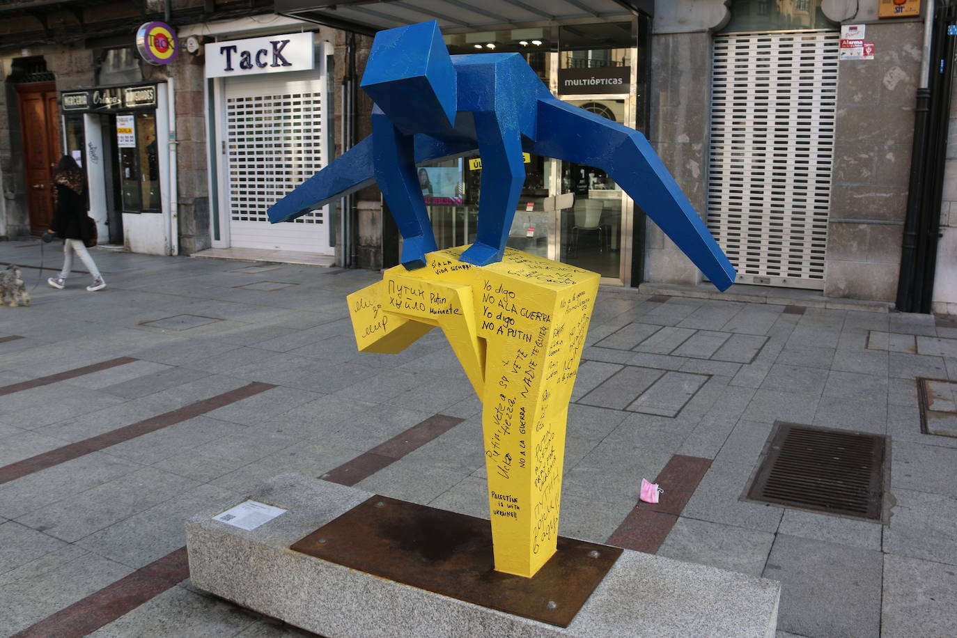 La escultura de Javier Robles refleja un nuevo significado tras la crisis de Ucrania.