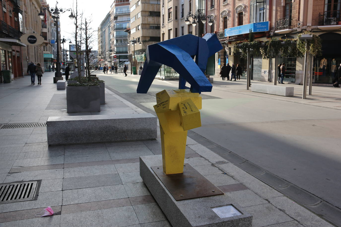 La escultura de Javier Robles refleja un nuevo significado tras la crisis de Ucrania.