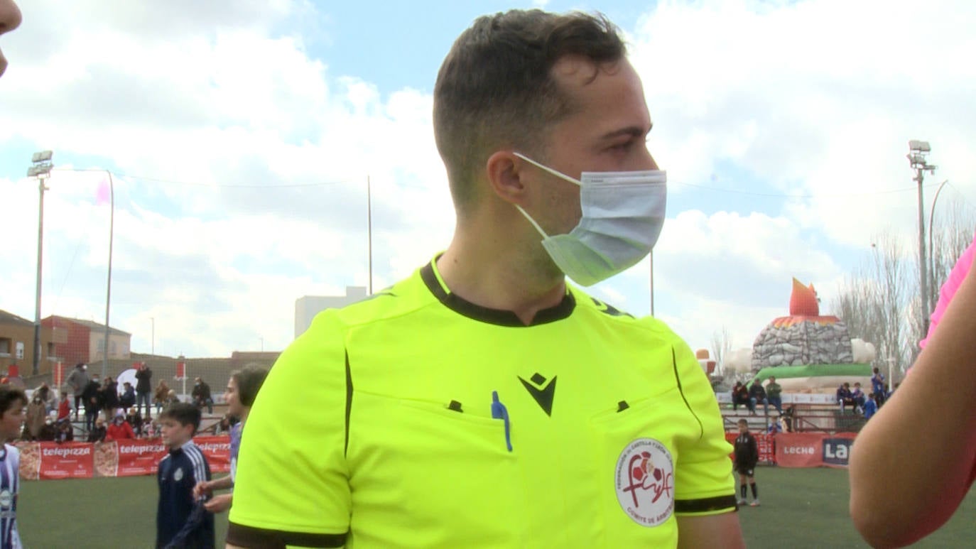 Cientos de niños disfrutan de una mañana de fútbol con el míticio utillero del Puente Castro en la memoria.