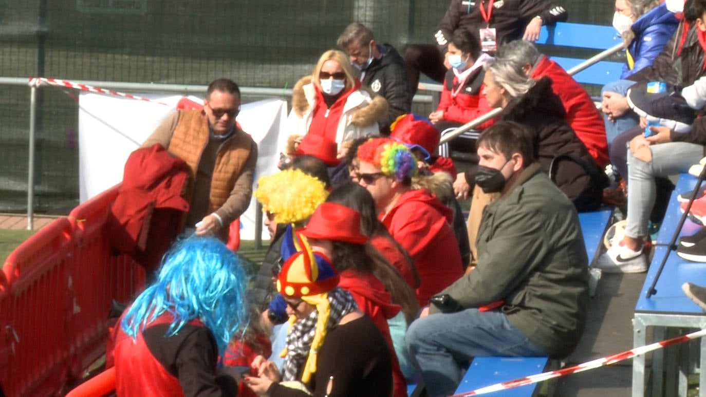 Cientos de niños disfrutan de una mañana de fútbol con el míticio utillero del Puente Castro en la memoria.