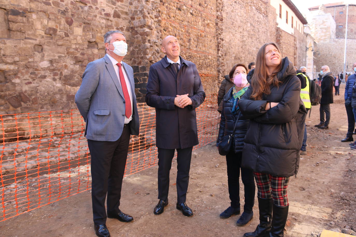 Los arqueólogos siguen buscando vestigios a la espera de dar paso a las obras de peatonalización de las calles Carreras y Los Cubos.