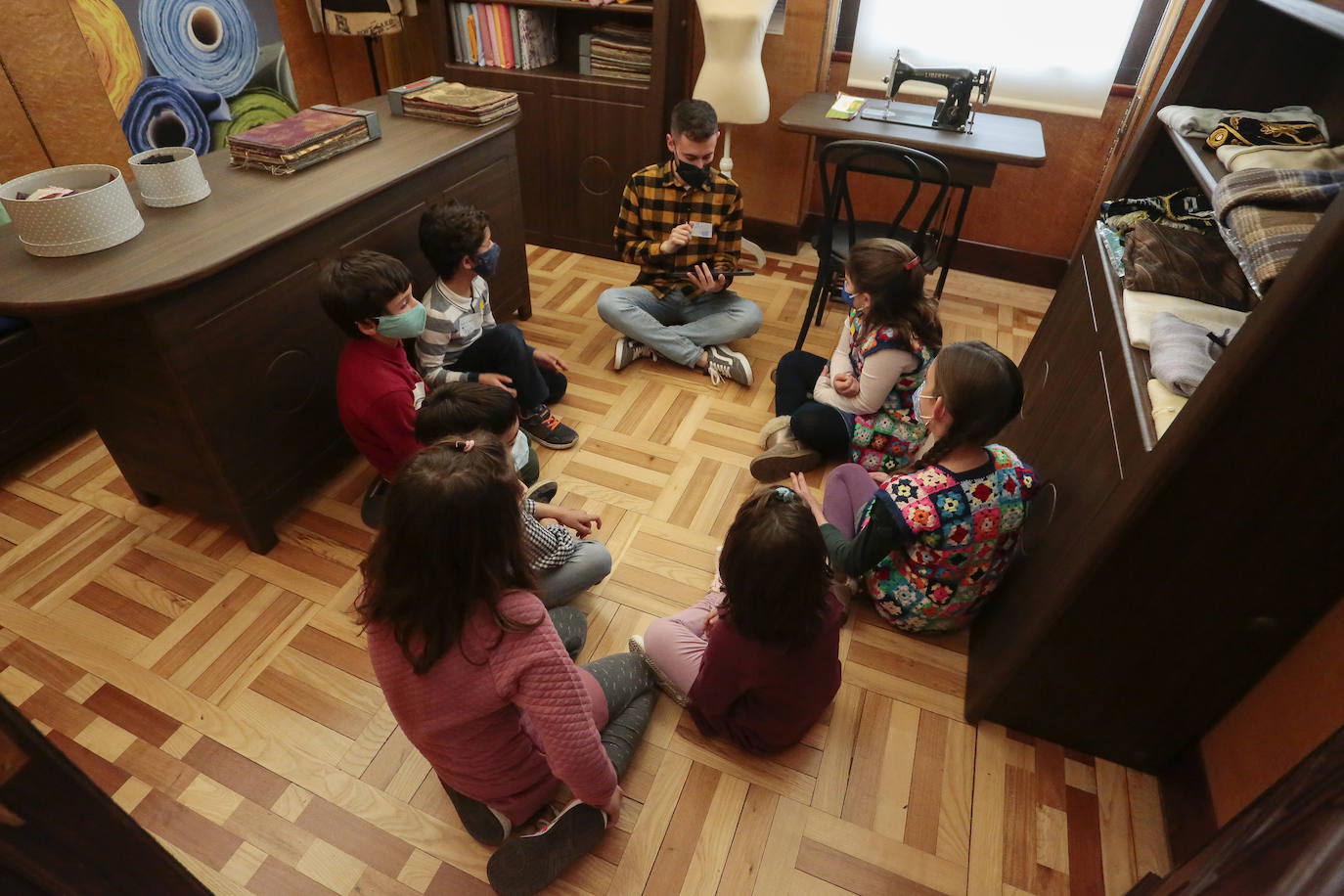 Ofrece diversas actividades lúdicas y culturales infantiles para que los más pequeños descubran el país azteca y los lazos que la emigración tejió entre España y América.