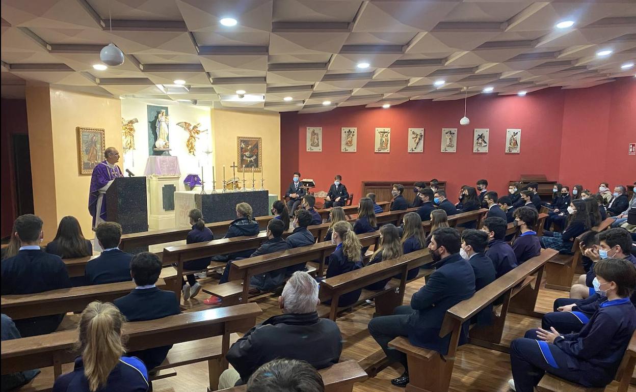 El colegio Peñacorada celebra varias misas con motivo del miércoles de ceniza 