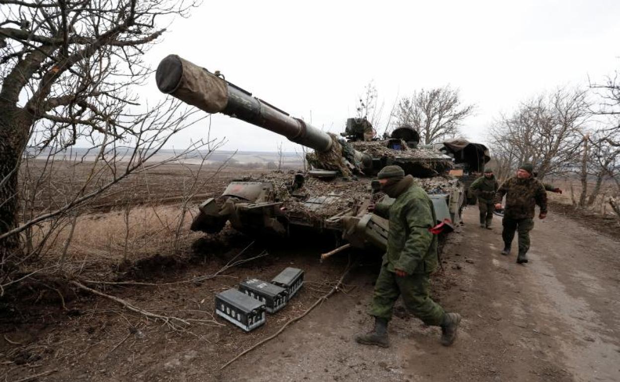 Milicianos prorrusos en las cercanías de Donetsk.