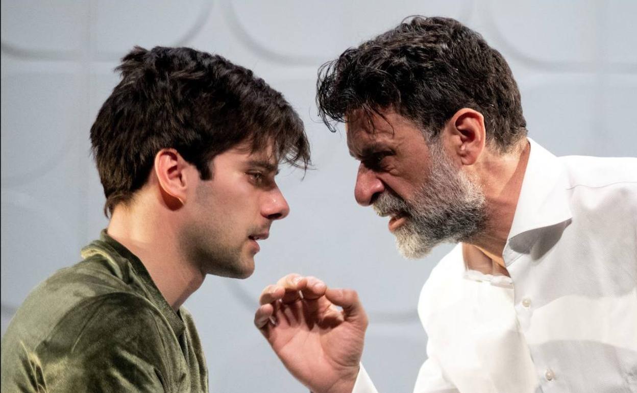 Nacho Fresneda y Álvaro Rico protagonizan 'Dribbling'.