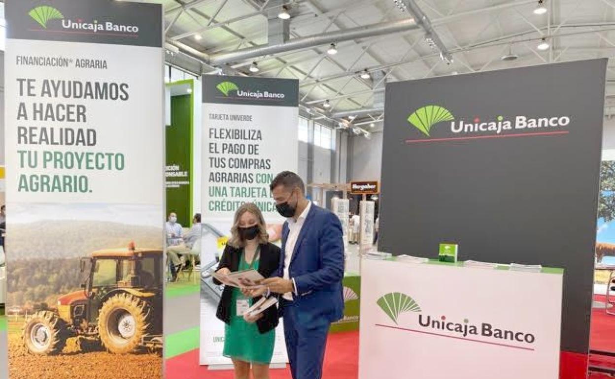 Unicaja sigue colaborando en el adelanto de la PAC a los agricultores. 