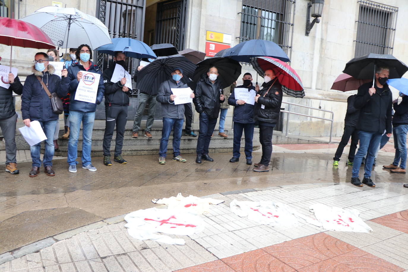 Cerca de una treintena de trabajadores de Villahierro denuncian las últimas agresiones físicas en el centro penitenciario.
