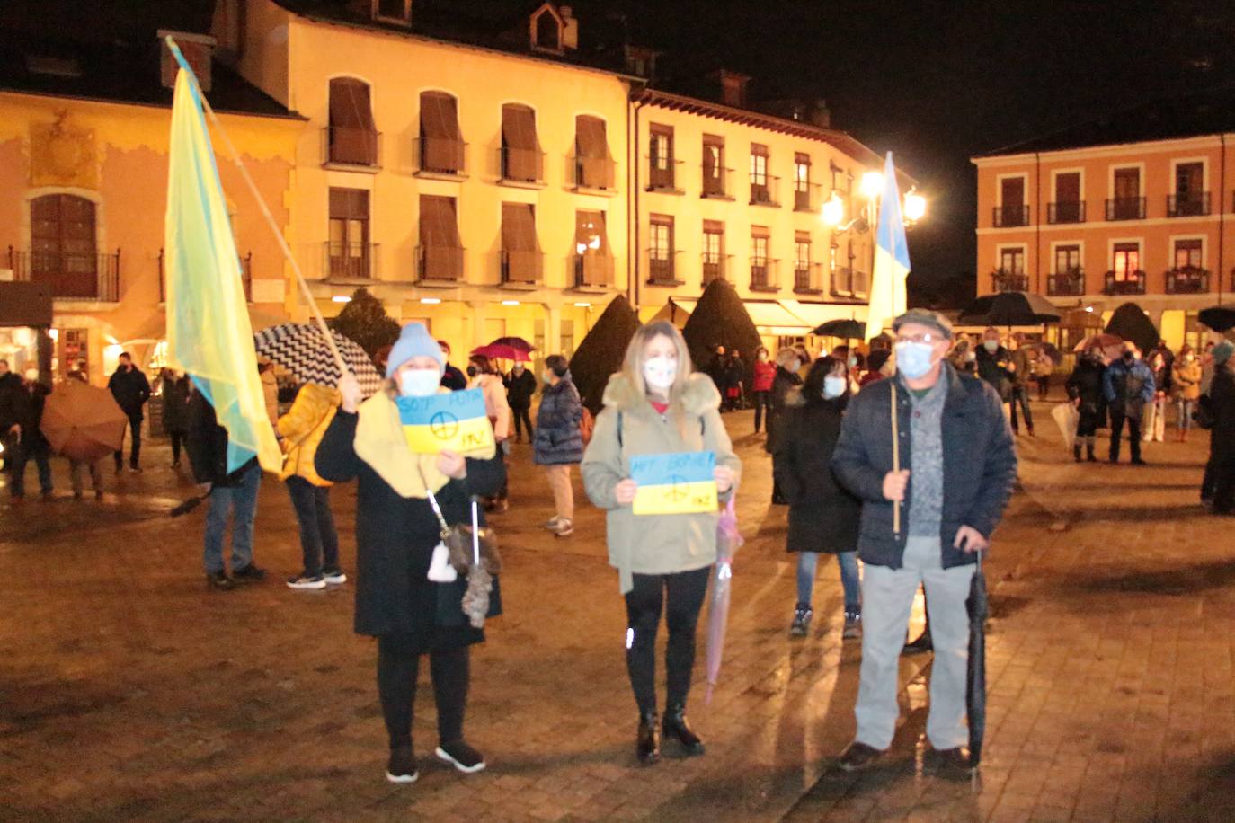 Concentración de Apoyo a Ucrania en la plaza del Ayuntamiento en Ponferrada. 