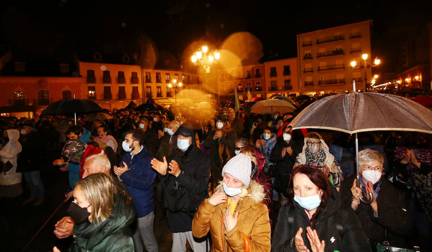 Concentración de Apoyo a Ucrania en la plaza del Ayuntamiento en Ponferrada. 