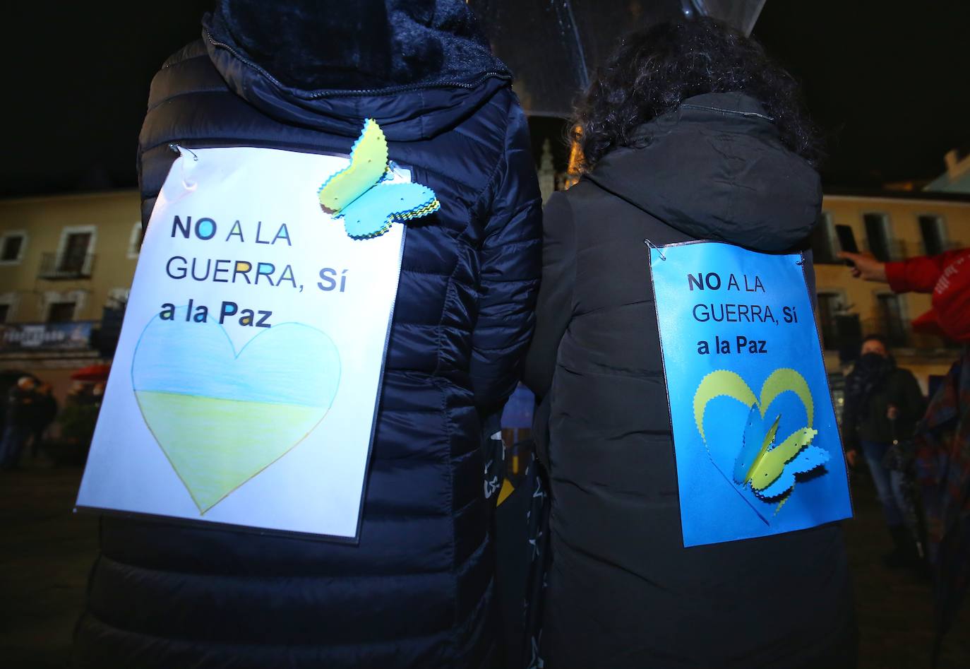 Concentración de Apoyo a Ucrania en la plaza del Ayuntamiento en Ponferrada. 