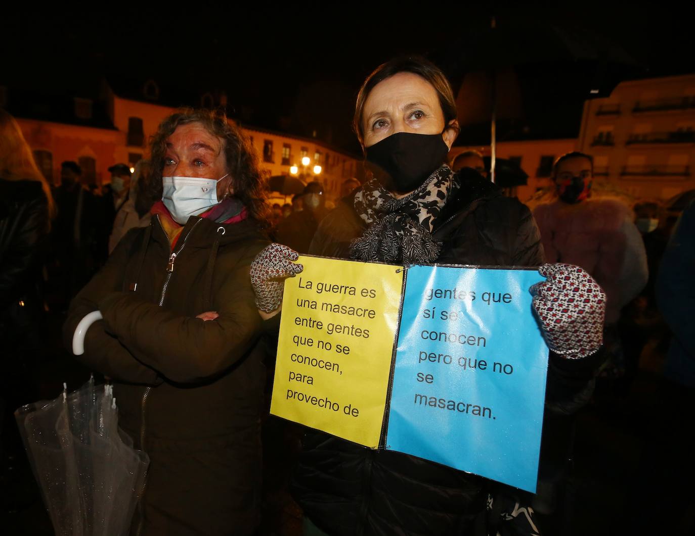 Concentración de Apoyo a Ucrania en la plaza del Ayuntamiento en Ponferrada. 