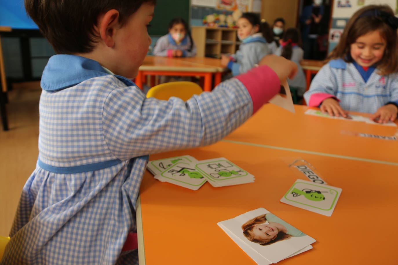 Este centro educativo de referencia en León oferta los niveles de Educación Infantil, Primaria y Secundaria y apuesta por la inclusión y atención al a diversidad, la educación digital y el compromiso con la pedagogía del cuidado, de la confianza mutua, del desarrollo académico y cívico y hacia la interioridad.