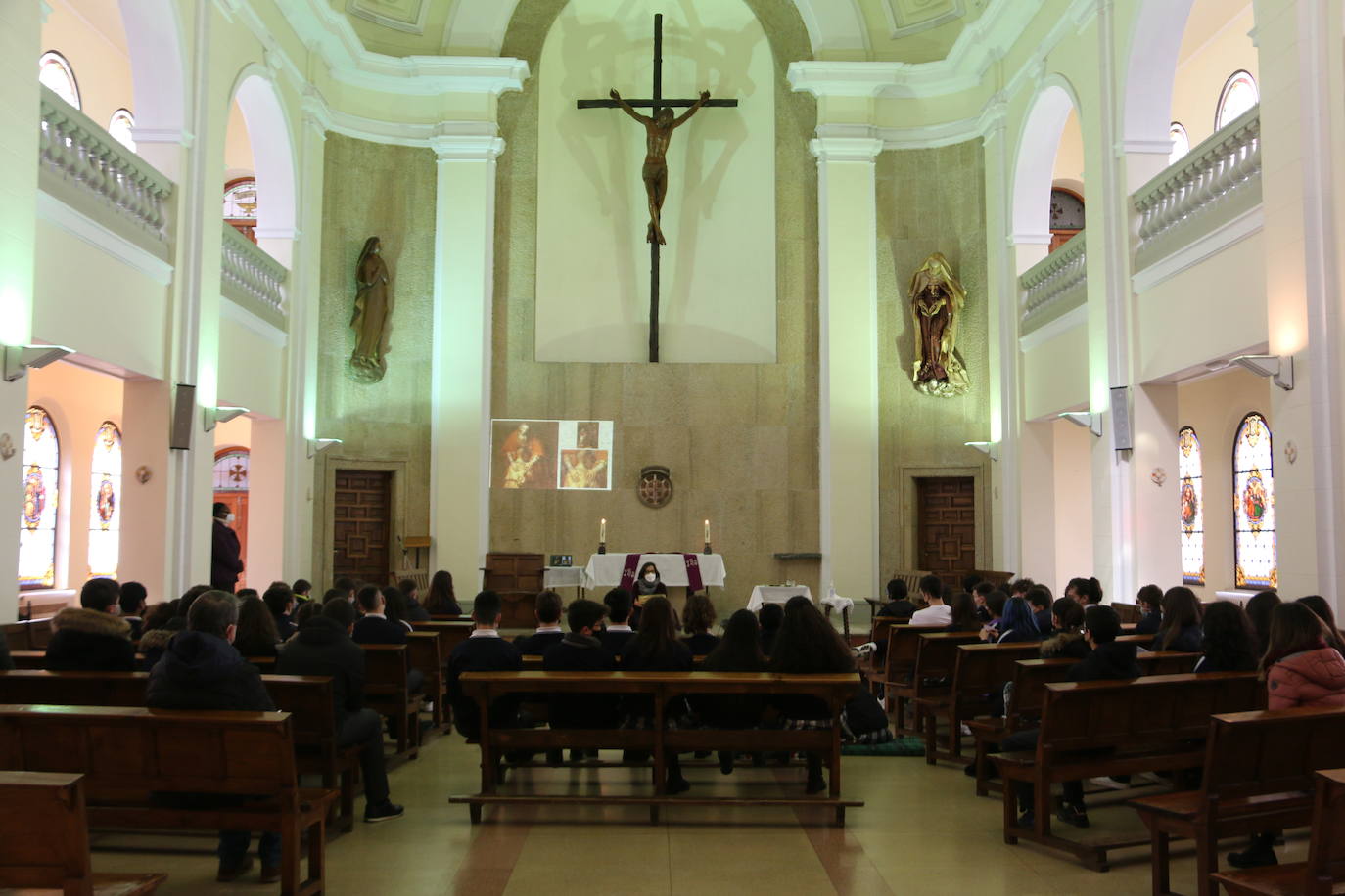 Este centro de referencia en León oferta educación desde guardería hasta bachillerato | Compaginar proyectos de innovación docente con la cercanía y el acompañamiento a los alumnos en todas las etapas hacen de este centro concertado un entorno privilegiado para el aprendizaje.