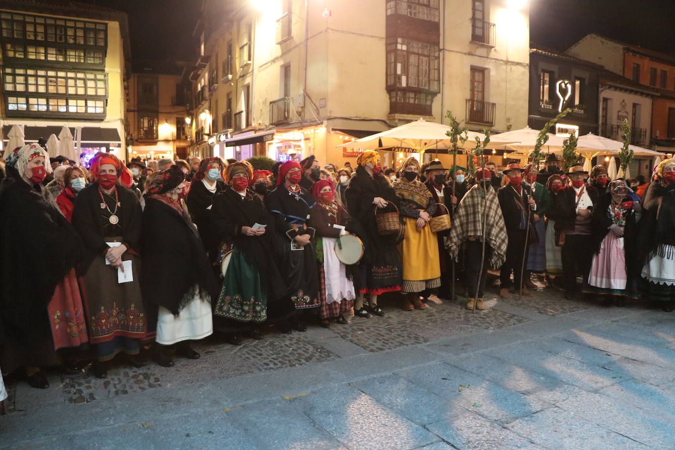 La Asociación Cultural Aguzo vuelve a recuperar las tradicionales 'Rondas Leonesas' con David Gustavo López como pregonero.