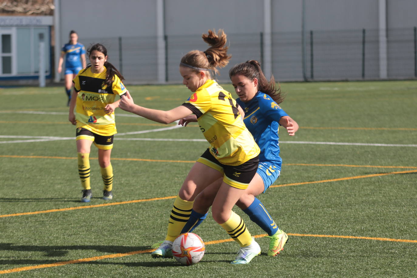 El conjunto leonés cae ante las gallegas por la mínima.