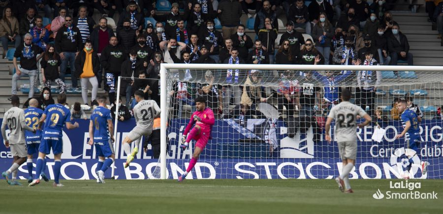 El conjunto berciano recibe a los pitiusos, entrenados por el conocido Paco Jémez, con el playoff como gran batalla entre ambos