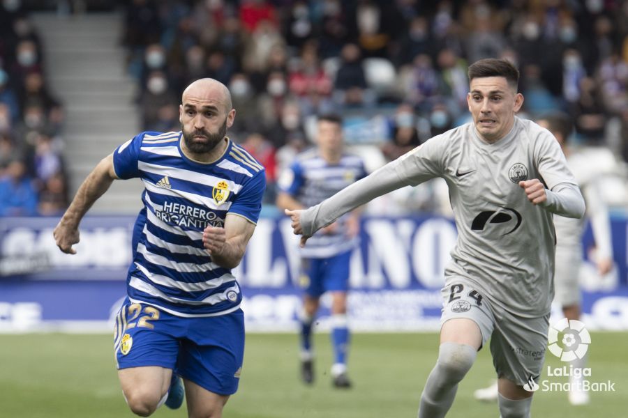 El conjunto berciano recibe a los pitiusos, entrenados por el conocido Paco Jémez, con el playoff como gran batalla entre ambos