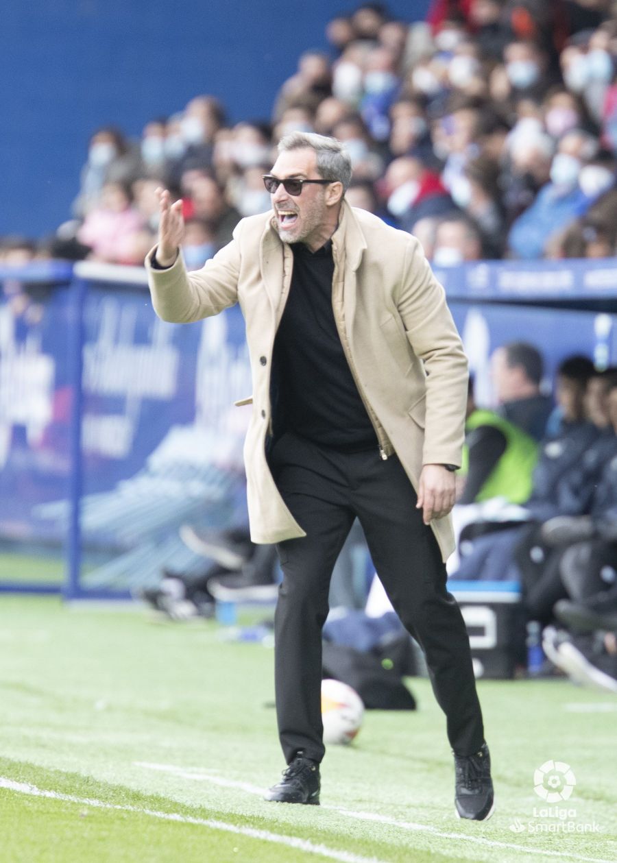 El conjunto berciano recibe a los pitiusos, entrenados por el conocido Paco Jémez, con el playoff como gran batalla entre ambos