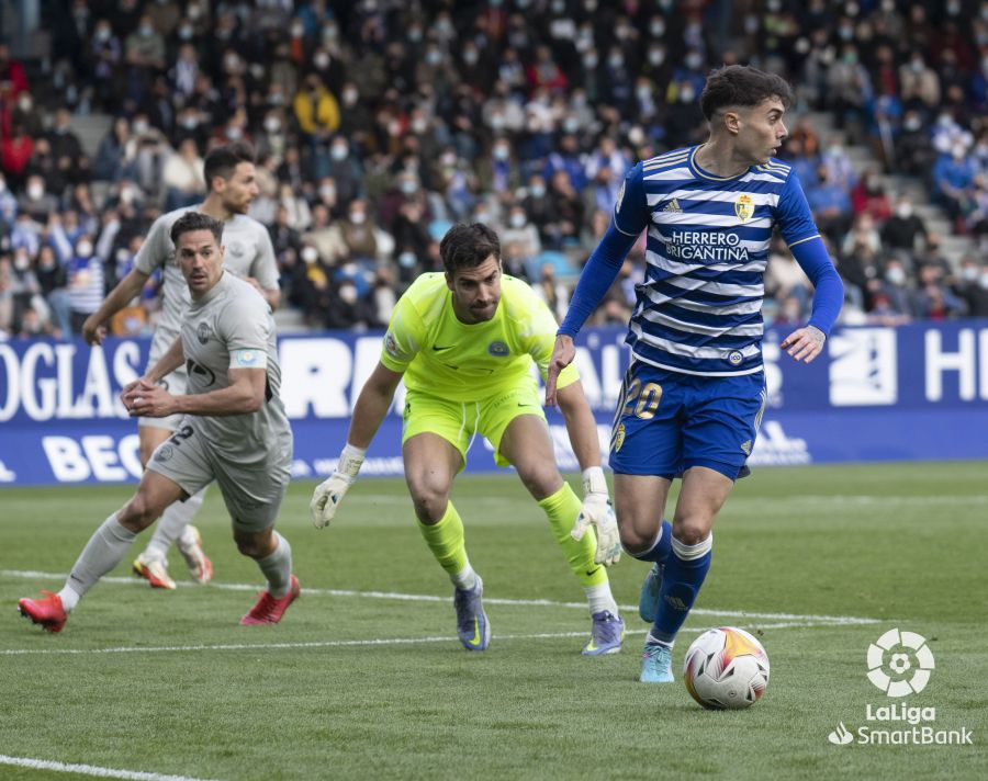 El conjunto berciano recibe a los pitiusos, entrenados por el conocido Paco Jémez, con el playoff como gran batalla entre ambos