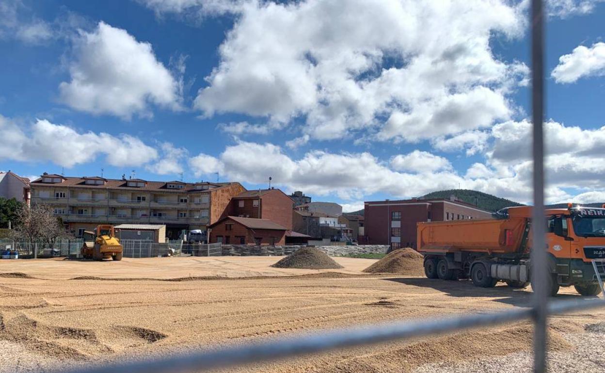 Las obras han comenzado con las labores de relleno del terreno