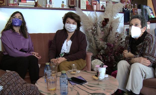 Jessica Martínez, Ana Vicente y Encina Gutiérrez durante la charla en la librería Tula Varona.