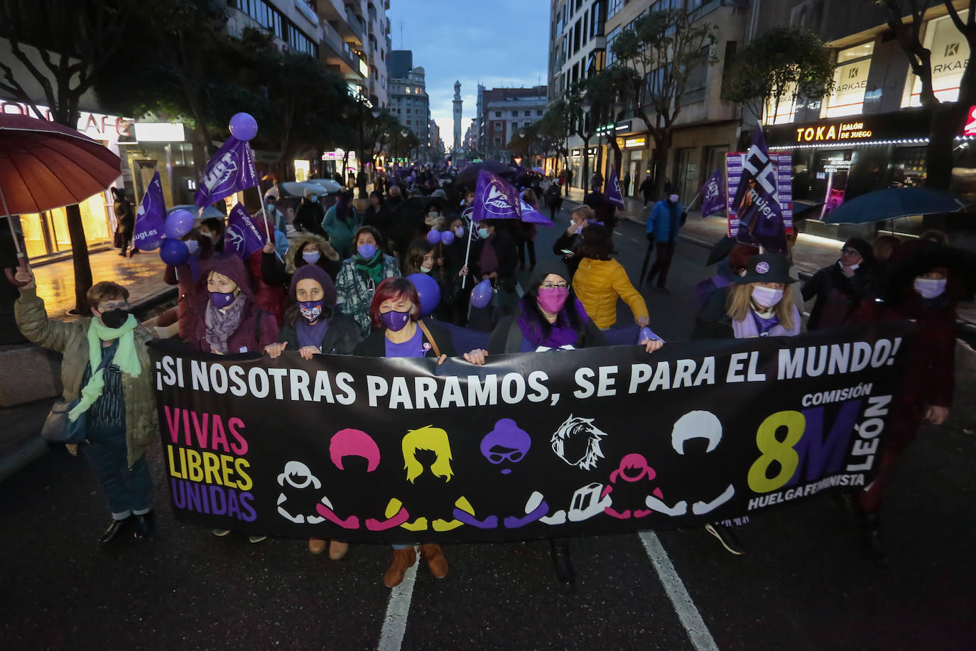 Las calles de la capital se han teñido de violeta en la manifestación reivindicativa del Día Internacional de la Mujer.