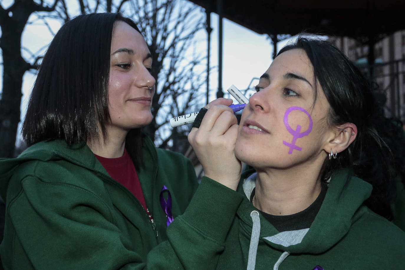 Las calles de la capital se han teñido de violeta en la manifestación reivindicativa del Día Internacional de la Mujer.