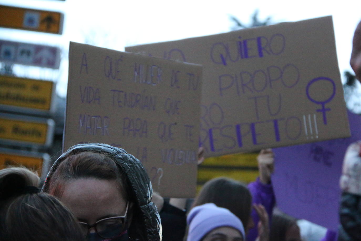 Las calles de la capital se han teñido de violeta en la manifestación reivindicativa del Día Internacional de la Mujer.