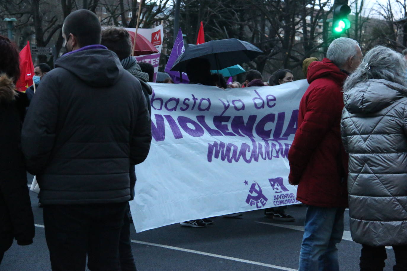 Las calles de la capital se han teñido de violeta en la manifestación reivindicativa del Día Internacional de la Mujer.