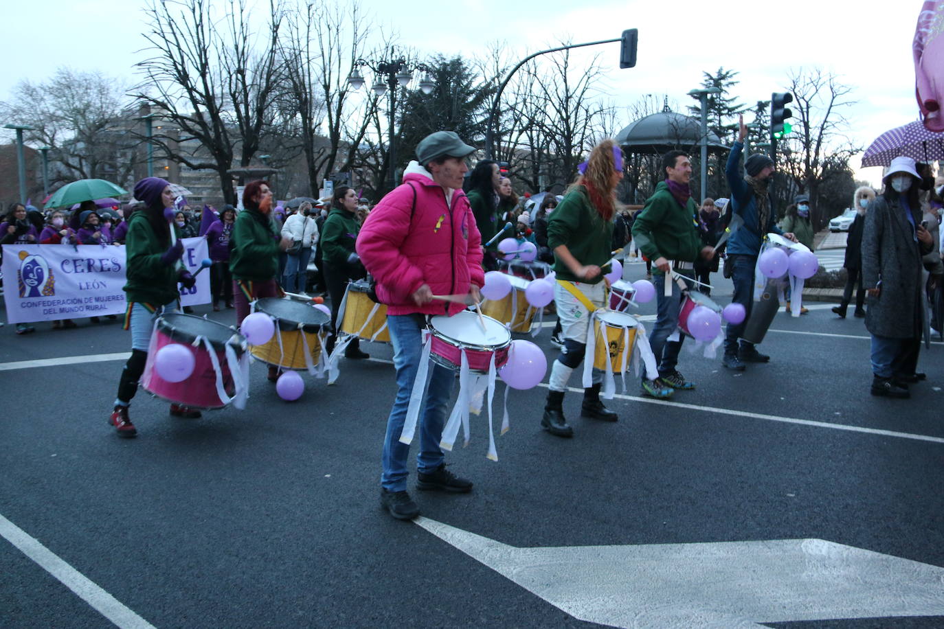 Las calles de la capital se han teñido de violeta en la manifestación reivindicativa del Día Internacional de la Mujer.