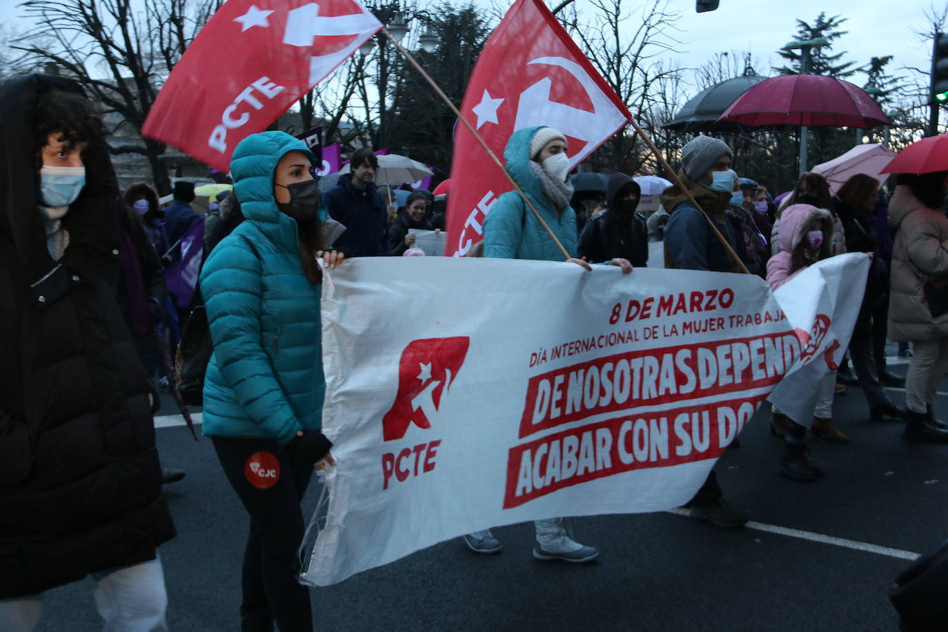 Las calles de la capital se han teñido de violeta en la manifestación reivindicativa del Día Internacional de la Mujer.