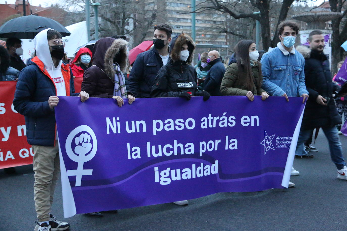 Las calles de la capital se han teñido de violeta en la manifestación reivindicativa del Día Internacional de la Mujer.