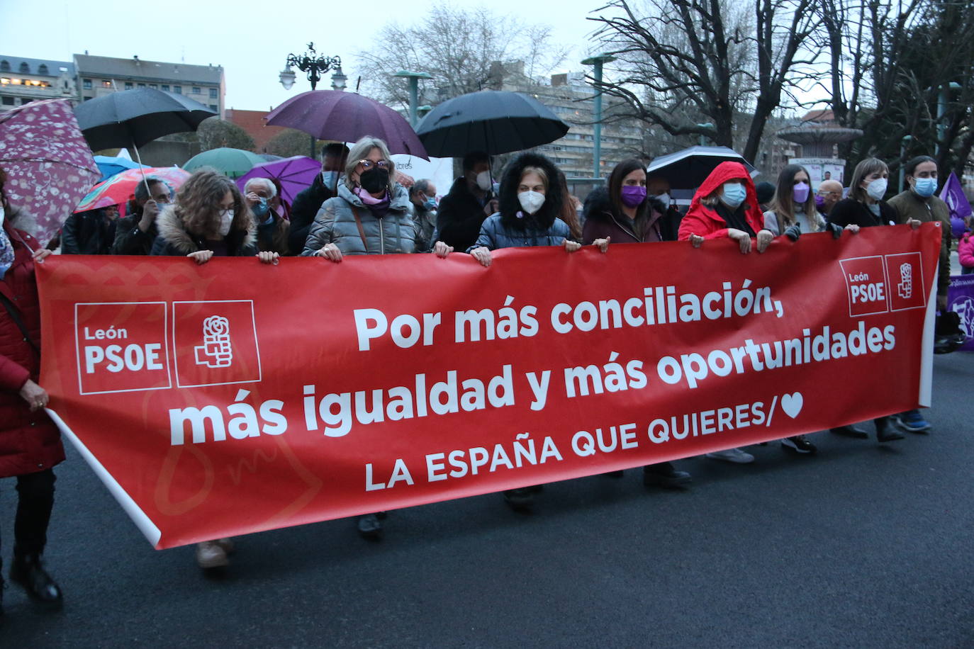 Las calles de la capital se han teñido de violeta en la manifestación reivindicativa del Día Internacional de la Mujer.