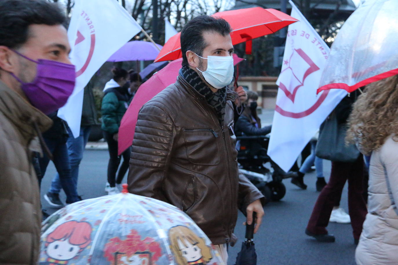 Las calles de la capital se han teñido de violeta en la manifestación reivindicativa del Día Internacional de la Mujer.