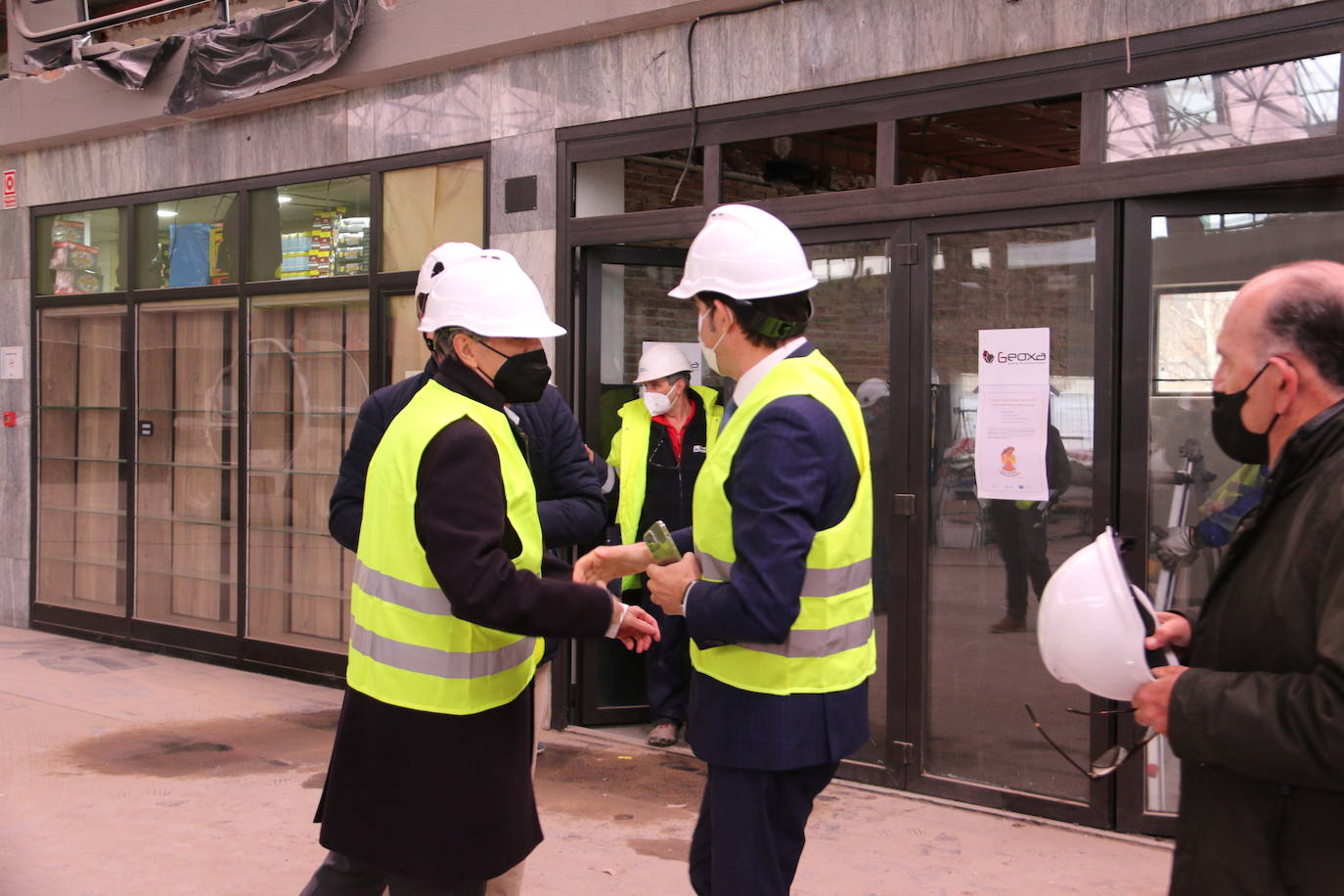 El consejero de Fomento en funciones, Juan Carlos Suárez-Quiñones, visita las obras de remodelación integral de este espacio.