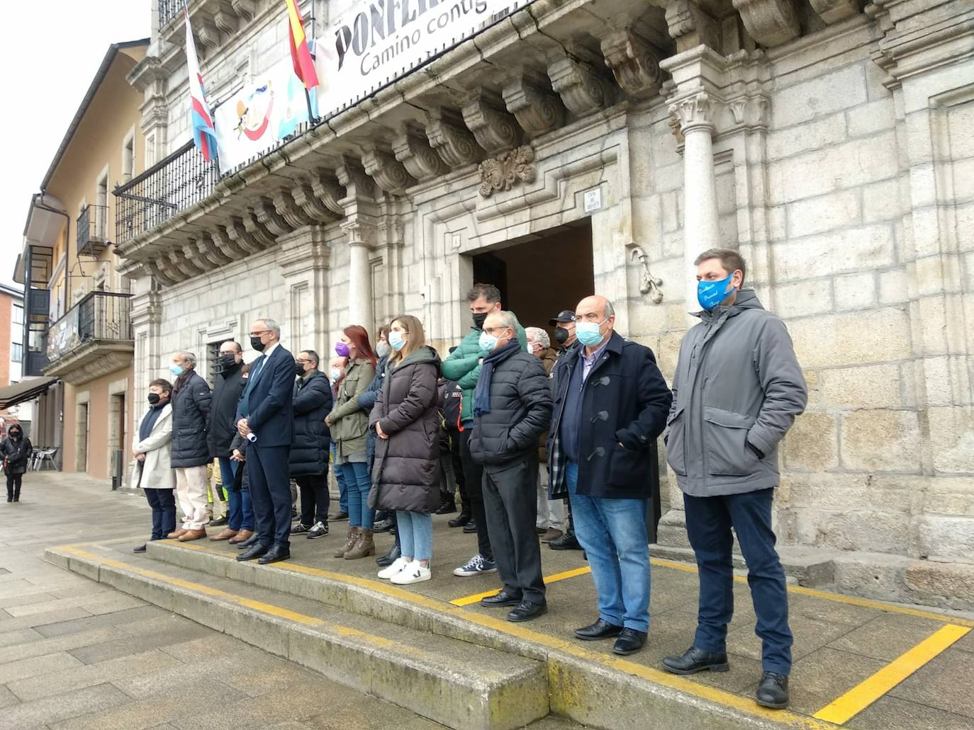 Concentración silenciosa en Ponferrada en apoyo al pueblo ucraniano.