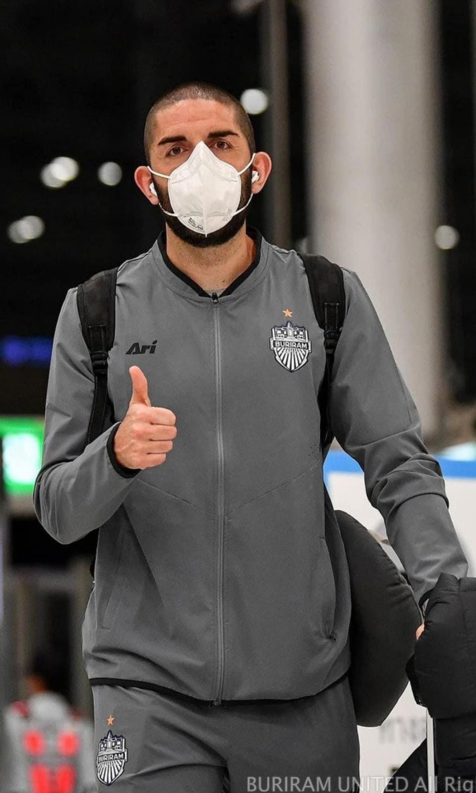 Diego Bardanca, con la equipación de su nuevo equipo, el Burinam tailandés.