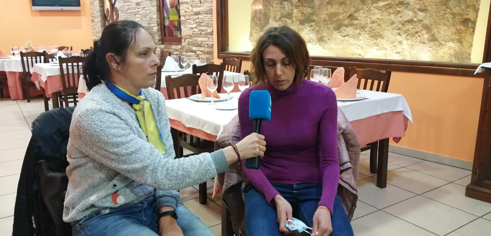 Natalia y Anja narran como al comienzo no creían que una guerra hubiera estallado en su país. 