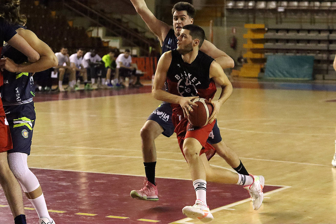 El Basket León busca un nuevo triunfo en Galicia. 