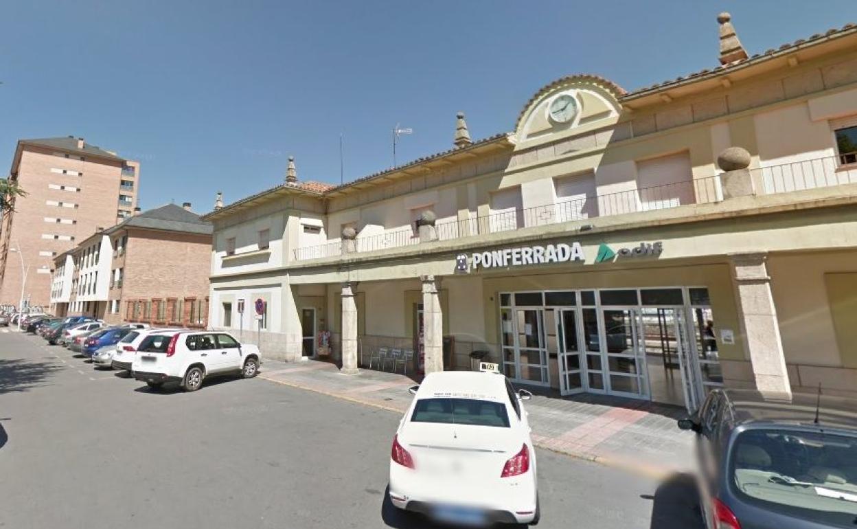 Imagen de la estación de Adif en Ponferrada, donde Renfe vende sus billetes. 