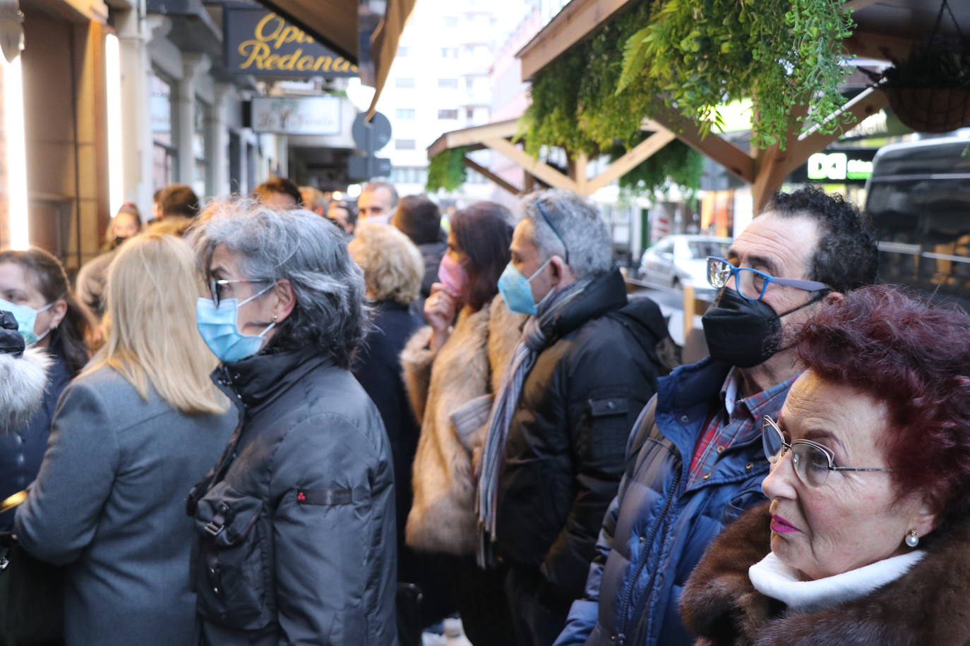 El escrito leonés llena con creces el Salón de Actos del Ayuntamiento de Ordoño II.