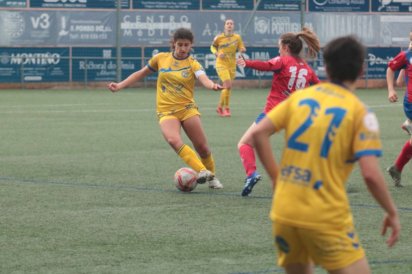 El Olímpìco de León sumó un pùnto en su desplazamiento gracias a los goles de Emma y Aroa. 