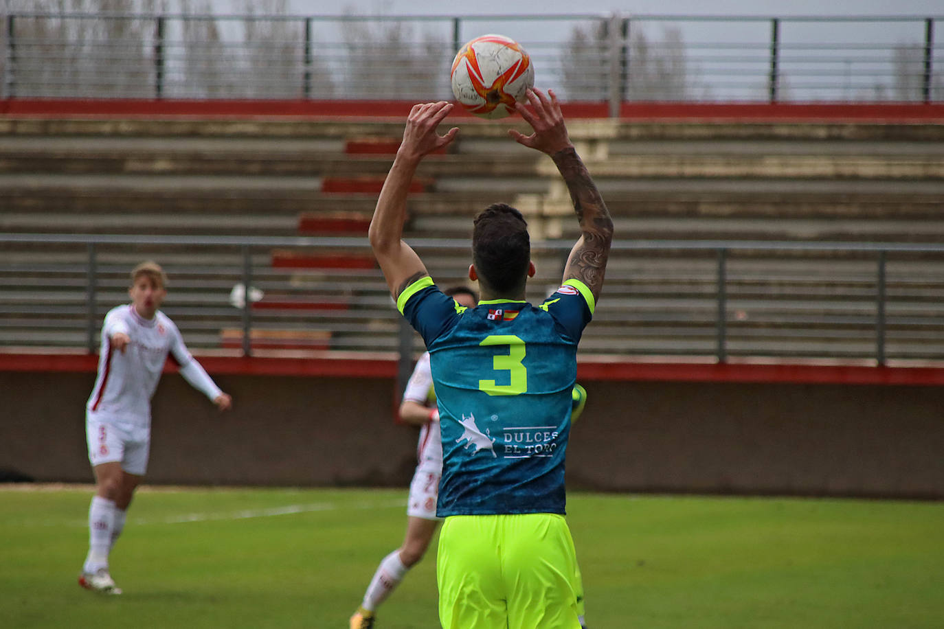 El Júpiter Leonés cae derrotado en su feudo por cero goles a dos ante el conjunto vallisoletano.