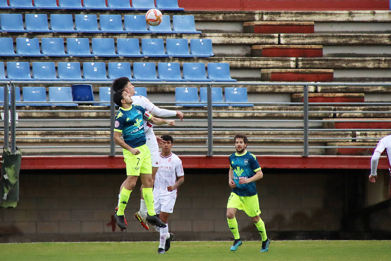 El Júpiter Leonés cae derrotado en su feudo por cero goles a dos ante el conjunto vallisoletano.