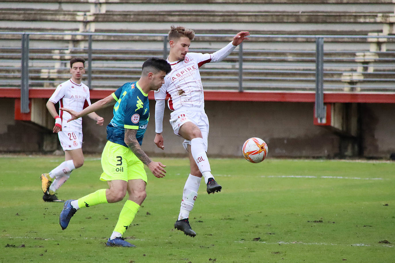 El Júpiter Leonés cae derrotado en su feudo por cero goles a dos ante el conjunto vallisoletano.