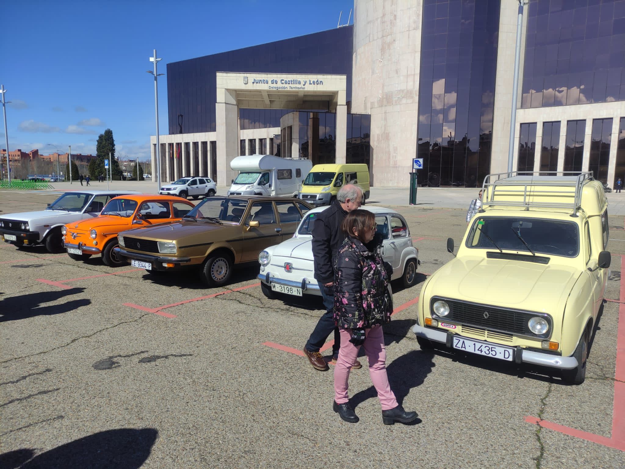 Fotos: Concentración de vehículos clásicos en la Junta