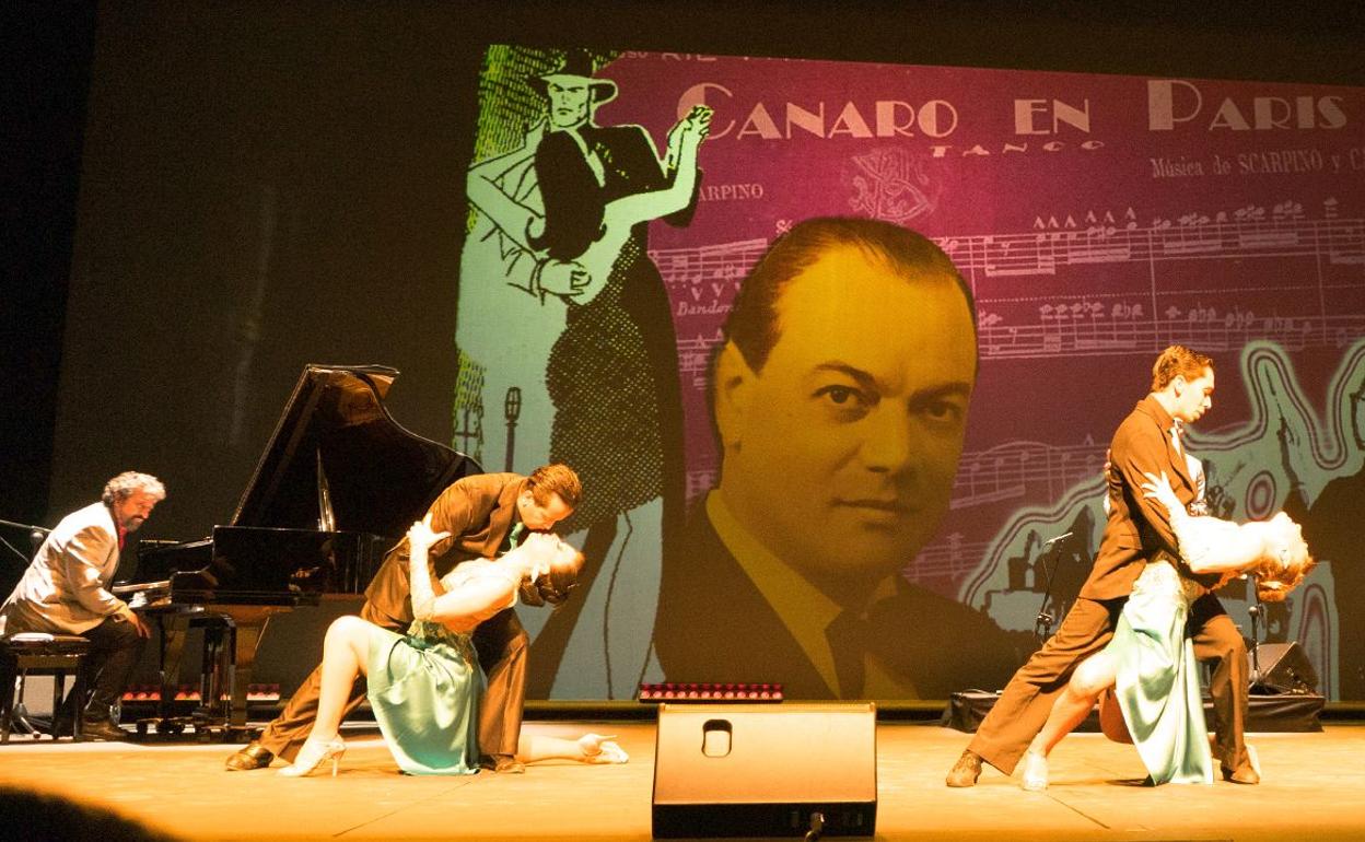 Alma de Bohemio propone un espectáculo moderno y renovado donde se entrelazan la música, la danza y las historias que van desde las emociones más profundas, a la picardía y el humor.