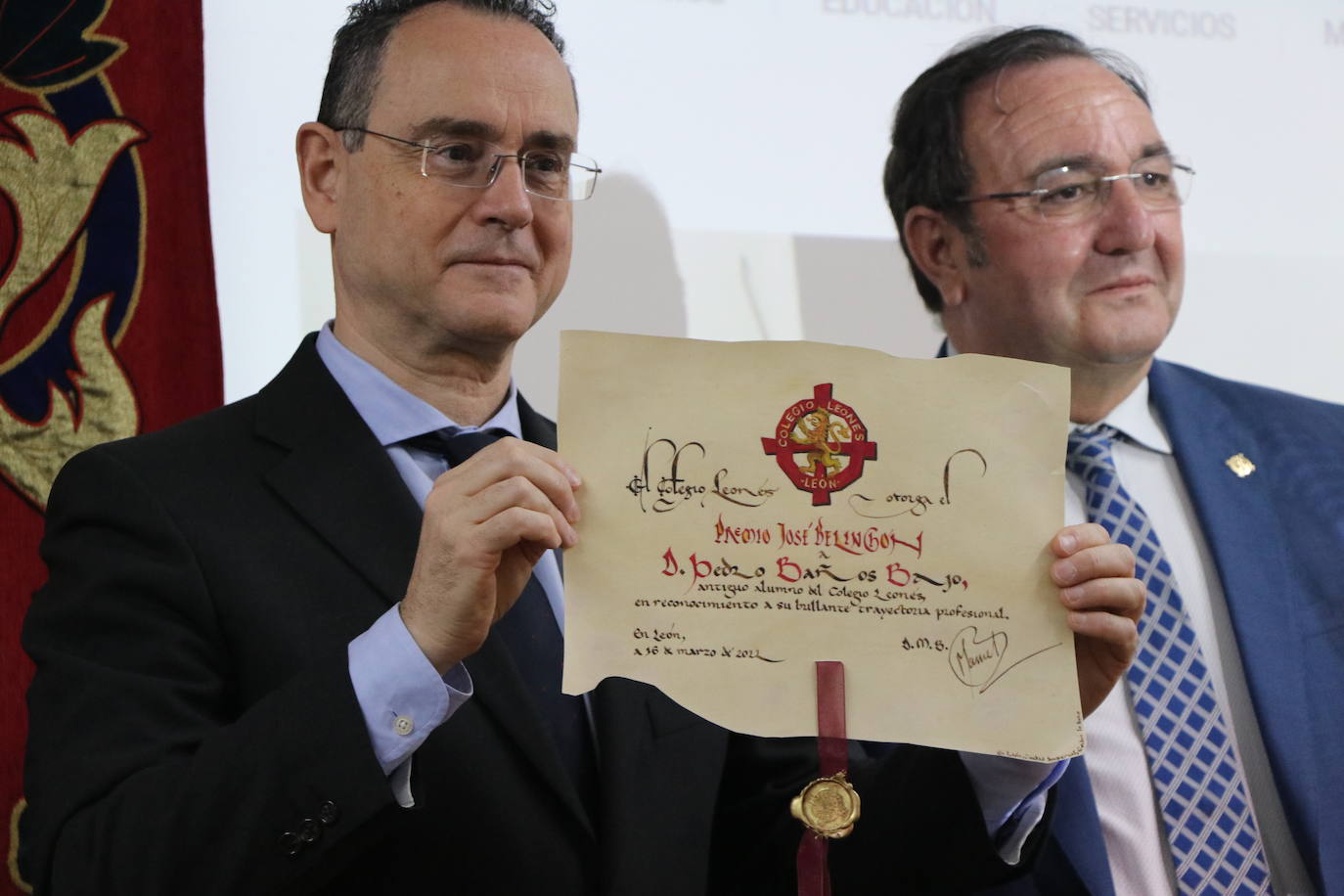 El colegio Leonés reconoce así a uno de sus alumnos más destacados.