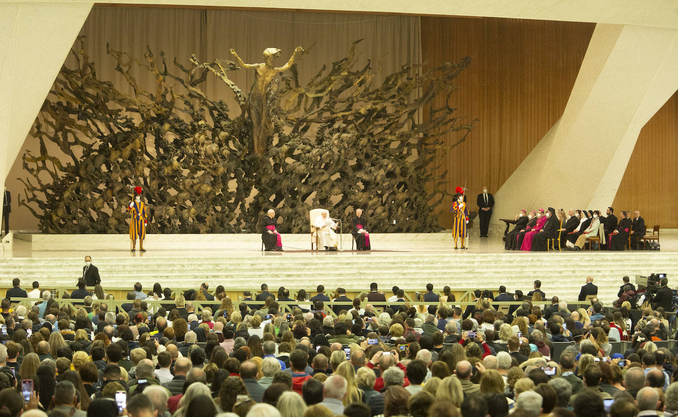 El Papa Francisco recibe en la Audiencia General en el Vaticano a la expedición del club berciano en el año de su centenario.