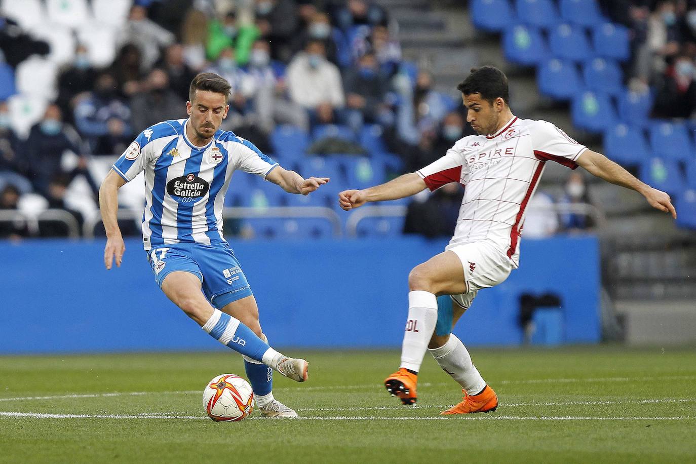 El equipo leonés cae ante el Deportivo por 2-1